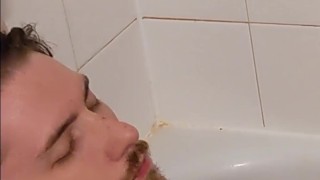 TikToker Jason Drake gets horny in the tub and jacks off until he cums