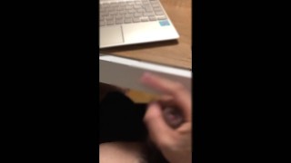 大学の授業中にオナニーしたら興奮しすぎて、、！？amateur Japanese student masturbation during a class