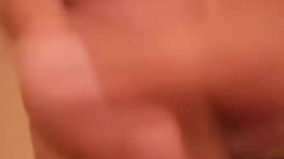 Mi semen cae por todo el baño