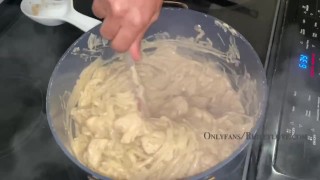 RhileyLove wants to cook for you. Let’s cook Chicken Alfredo