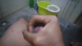 Huge dick cumshot