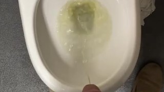 JordiStardust urinating and strokes his big dick