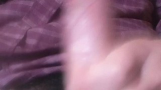 VERGA SABROSA PAJA DOS MANOS SHORT DEPORTE SEMEN JOVEN GIMIENDO / YOUNG BIG DICK CUM MOAN SPORT