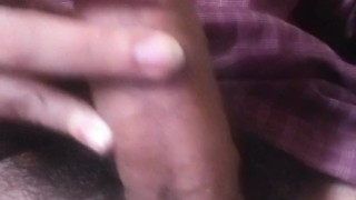 VERGA SABROSA PAJA DOS MANOS SHORT DEPORTE SEMEN JOVEN GIMIENDO / YOUNG BIG DICK CUM MOAN SPORT