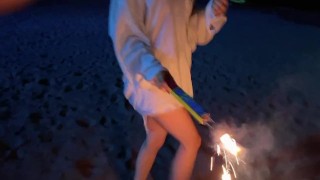 夏休みの最後にお泊まり海デートで初体験♡最後はパイパン女子大生の彼女に生ハメSEXで中出し♡RYO＆YUU♡素人カップル/歳の差/10代/美少女/スタイル抜群/色白/パイパン/野外/水着/フェラチオ