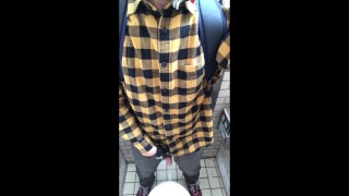 お出かけ中におしっこ