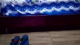 Subió encima y metió en su culo