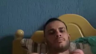 Punheta sozinho em casa