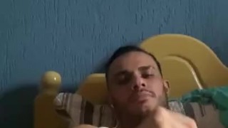 Punheta sozinho em casa