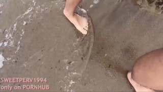 HANDJOB BY REAL TEEN STRANGER ON THE BEACH AFTER DICK FLASHING! Towel drops, shows big cock! Cumshot