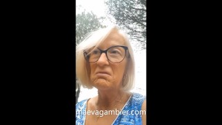 DANS LES BOIS MILF BLONDE SE FAIT DEFONCER LA CHATTE PAR UN INCONNU