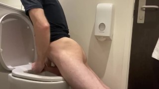Horny in the hotel 