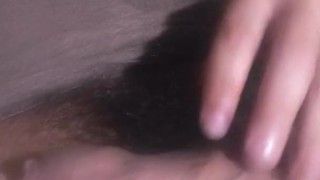 MUESTRA POLLA ENORME MUY DE CERCA CULO SUDORADO GIMIENDO / POLLA GRANDE GIMIENDO PELUDA CABEZA GRAND