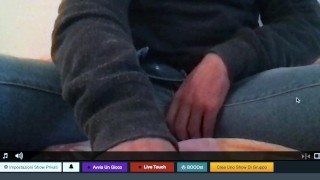 Muscle boy is horny in webcam show