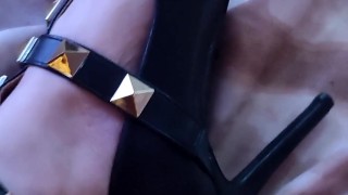 Ammira le mie bellissime scarpe pagate dal mio moneyslave (paypig) 