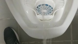 Arab guy public piss