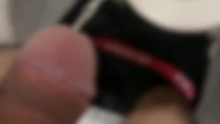 久しぶりに神戸で1人飲み　ムラムラしてトイレでオナニーの前に放尿