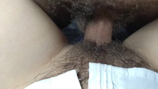 ТРАХАЮ И КОНЧАЮ НА ВОЛОСАТУЮ КИСКУ КРУПНЫМ ПЛАНОМ