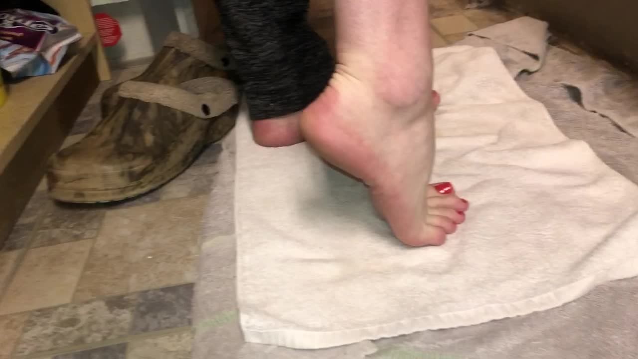 FEMME XDRESSERTOES-Pose Soles After Shower! RED NAIL-POLISH, Long Toes!  Size 8 Feet! Wrinkle Arches