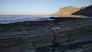 Route To The Beach, Then Masturbate The Big Cock In Front Of A Far Fisherman, And I Cum In The Water