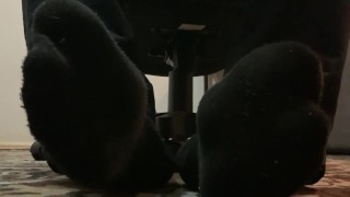 Lick my feet while I watch YouTube