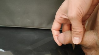 マイルドな刺激でも気持ちよく大量射精してしまう早漏君。