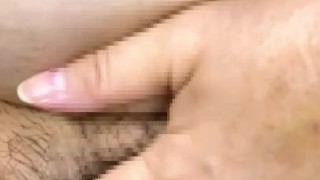 オナ禁後の勃起クリトリスに大量媚薬塗り込み2連続おもらしアクメ