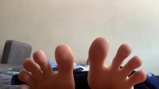 Kiss, sniff and lick my feet 