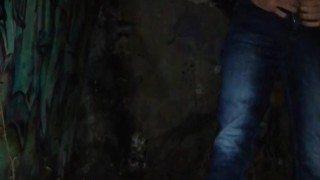 Vuelvo a la casa abandonada a darle rico a mi rabo