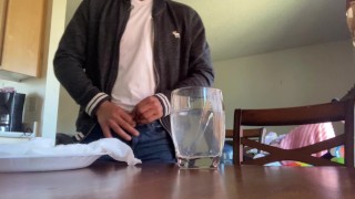 No le dire nada a mamá así que follame esta noche sin condon