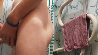 Guy in the shower masturbates and cums right on camera