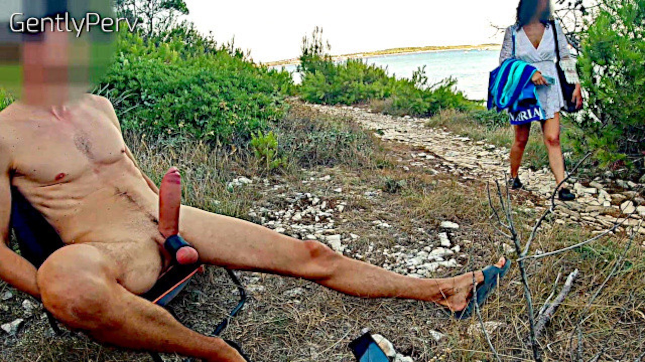 GENTLYPERV MEETS A PERVY GIRL ON A BEACH. During an exhibitionist day at  the sea I find a cute woman