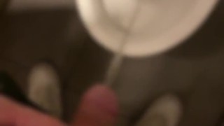 デート中なのにおしっこ撮影　素人男子　Pee-pee filming while on a date with an amateur male