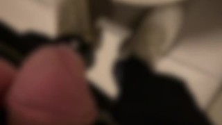 おしっこが止まらない　素人男子露出　I can't stop peeing. Amateur male exposure.
