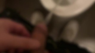 おしっこが止まらない　素人男子露出　I can't stop peeing. Amateur male exposure.