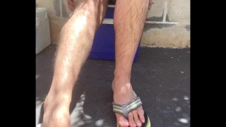 Worn out flip flops / thongs slapping against my naked male soles feels so nice - MANLY FOOT