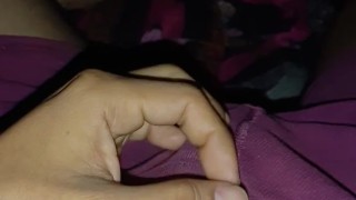 Me hago una paja hasta venirme 