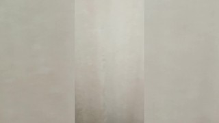 Xisco desnudo dentro del ascensor y se pajea