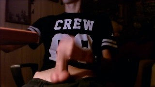 SKINNY GUY CAME JERKING OFF A HUGE DICK