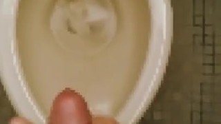 トイレでオナニー　toilet MASTURBATION