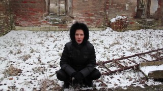 Viktoria Goo - Urbex Pissing Trip - Piss in my Mouth!