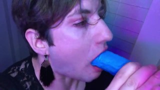 Cock makes his eyes cross