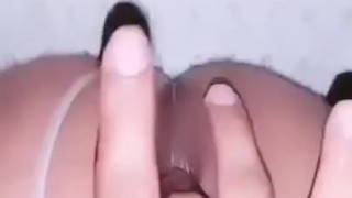Jugando mi culito tragon