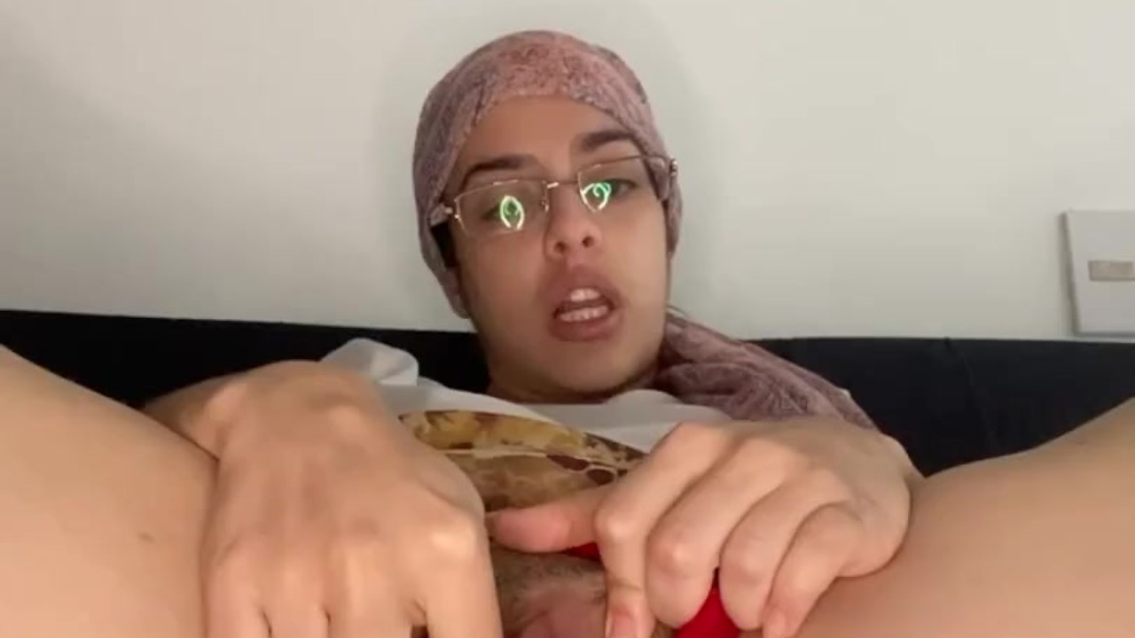 Arab giving female anatomy lessons using her vagina as a sample if you want  to see the full video su