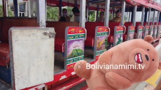 Mostrando mi conchita en la chiva rumbera 😜😜😜... buscando machos😈😈 Video en bolivianamimi.tv 