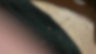 溜めた精子を吐き出す　舐める　Spit out accumulated sperm. Lick it