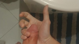 Masturbación y eyaculación frente al espejo