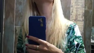 She got horny, squirt at café