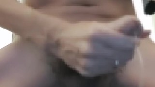 アラサー素人巨根、仕事の合間に大量射精