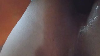 ME METO TODO EL CONSOLADOR EN EL CULO